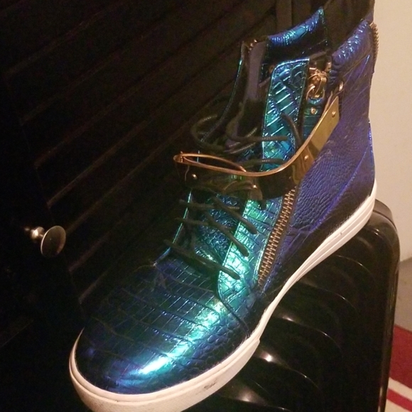 Shoes - Picture 2 of 4